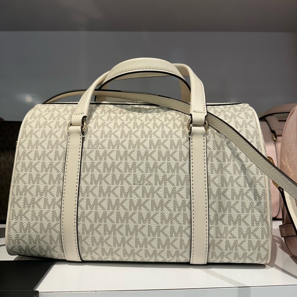 Brand new MK Duffle bag - Picture 2 of 4